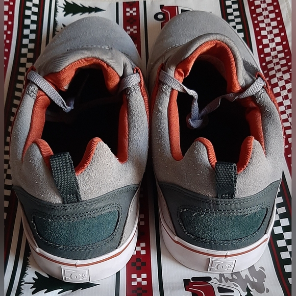 DC Shoe Co. Heathrow Vulc Low Tops - Picture 9 of 12